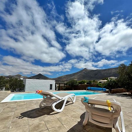 ティンダヤ Casa Marisa With Heated Pool & Gardenヴィラ エクステリア 写真