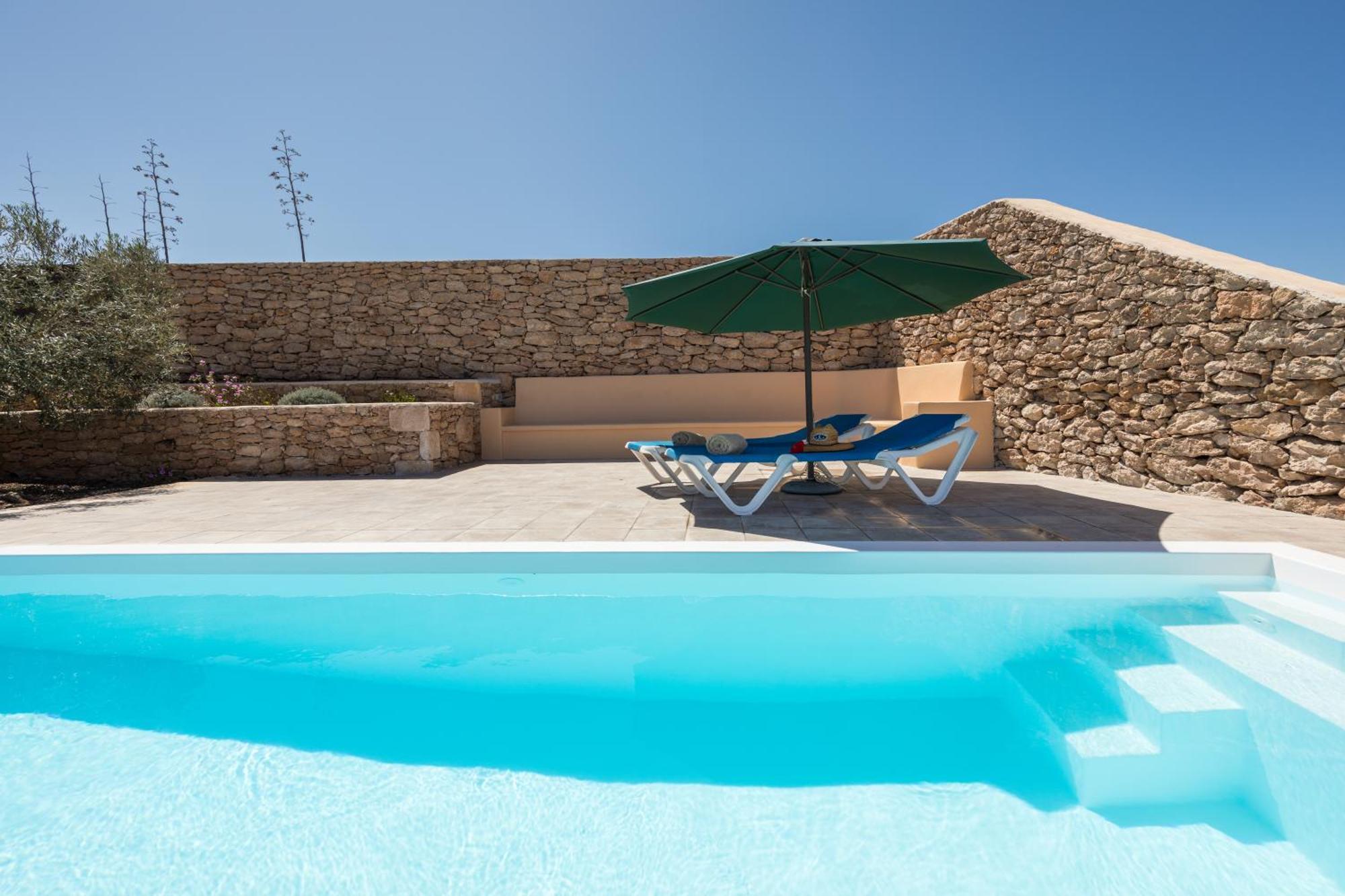 ティンダヤ Casa Marisa With Heated Pool & Gardenヴィラ エクステリア 写真